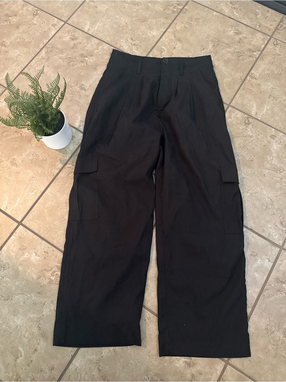 BLACK CARGO HIGH RISE PANTS